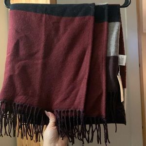 NWT Uniqlo shawl